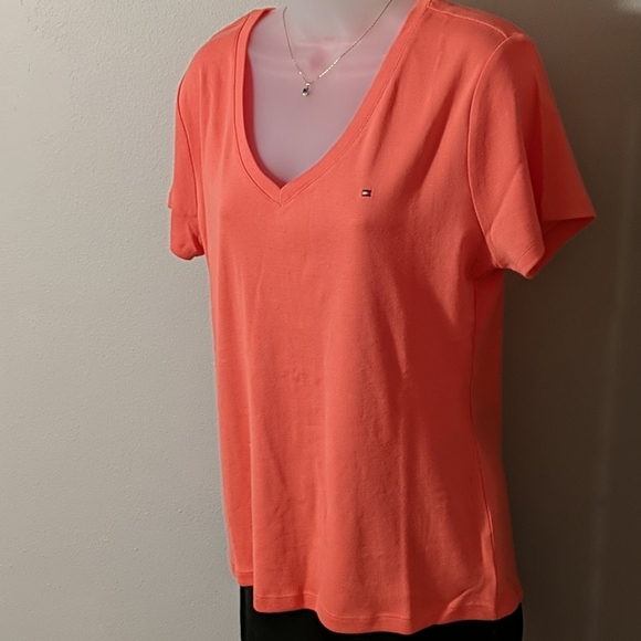 NWTTommy Hilfiger medium T-shirt - Picture 2 of 7